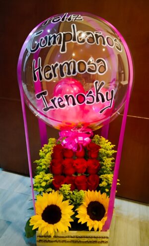 Caja por 11 rosas, girasoles y globo transparente R79