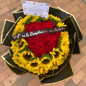 Bouquet por 30 girasoles y 50 rosas en papel coreano R141