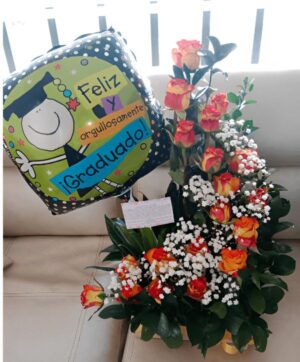 Arreglo para grado rosas y globo R163