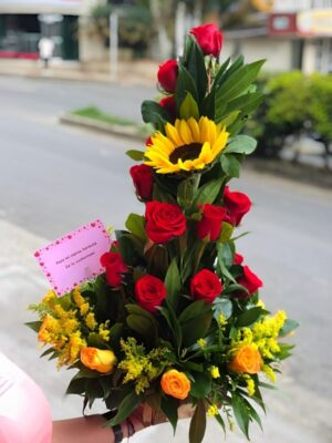 Espiral de rosas y girasol R36